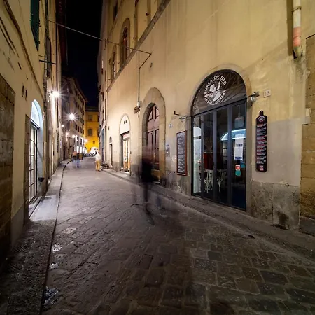 Wonderful Romantic Studio Ponte Vecchio Area Apartment