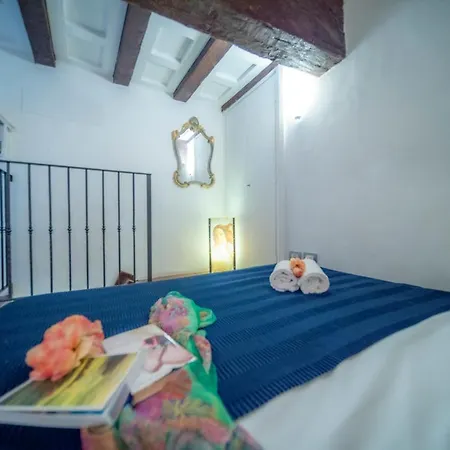 Апартаменты Wonderful Romantic Studio Ponte Vecchio Area